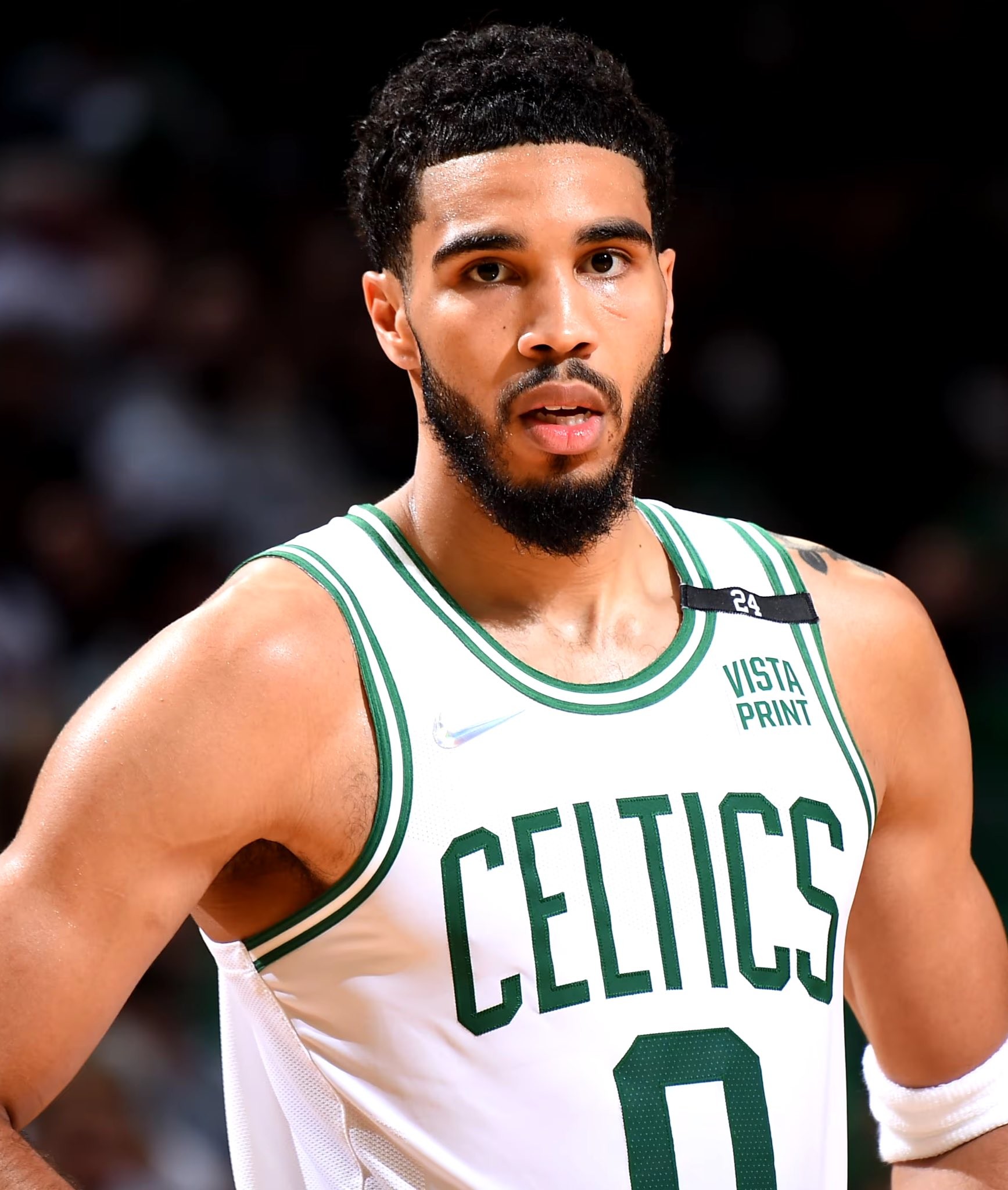 Yabo Sports-塔图姆对阵国米展开拉锯大战，最终险胜对手