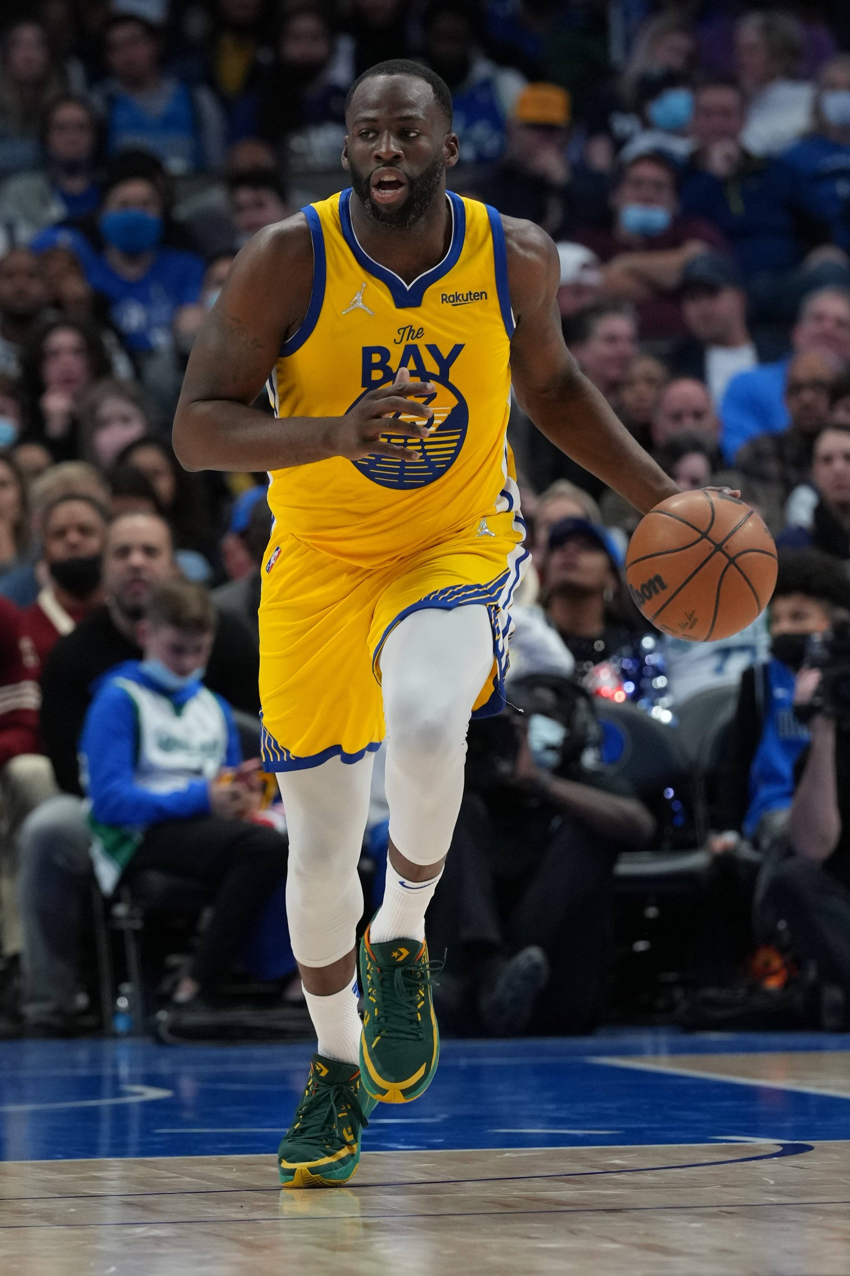 体育赛事-包含库里重返赛场，战术调整首场状态出色，德国队观众沸腾！的词条