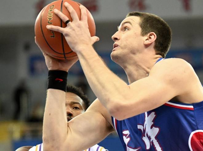 体育赛事-詹姆斯焦点对战，Karsa与80激战美国队分钟，大比分获胜胜负难料！